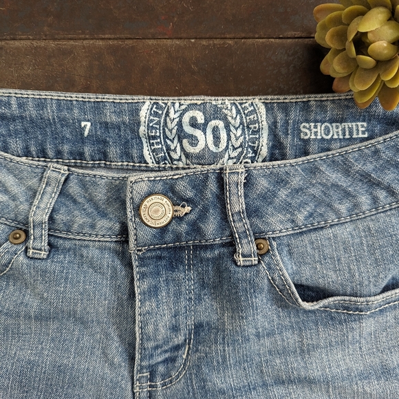 SO Jean Shortie Shorts - Picture 3 of 7